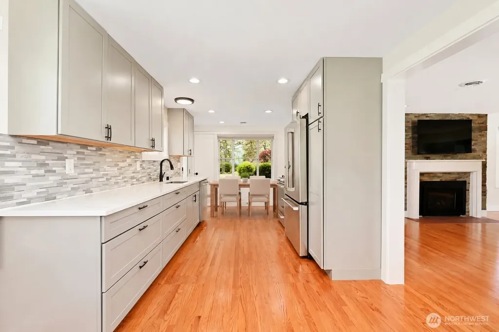 3216 24th Avenue W Seattle WA 98199