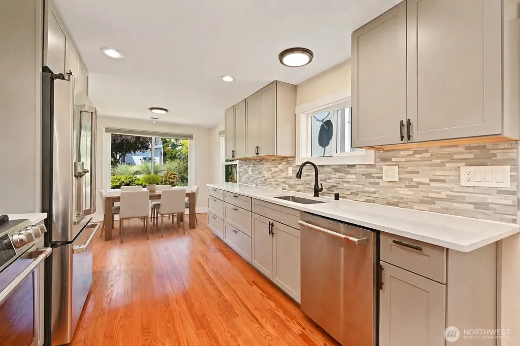 3216 24th Avenue W Seattle WA 98199