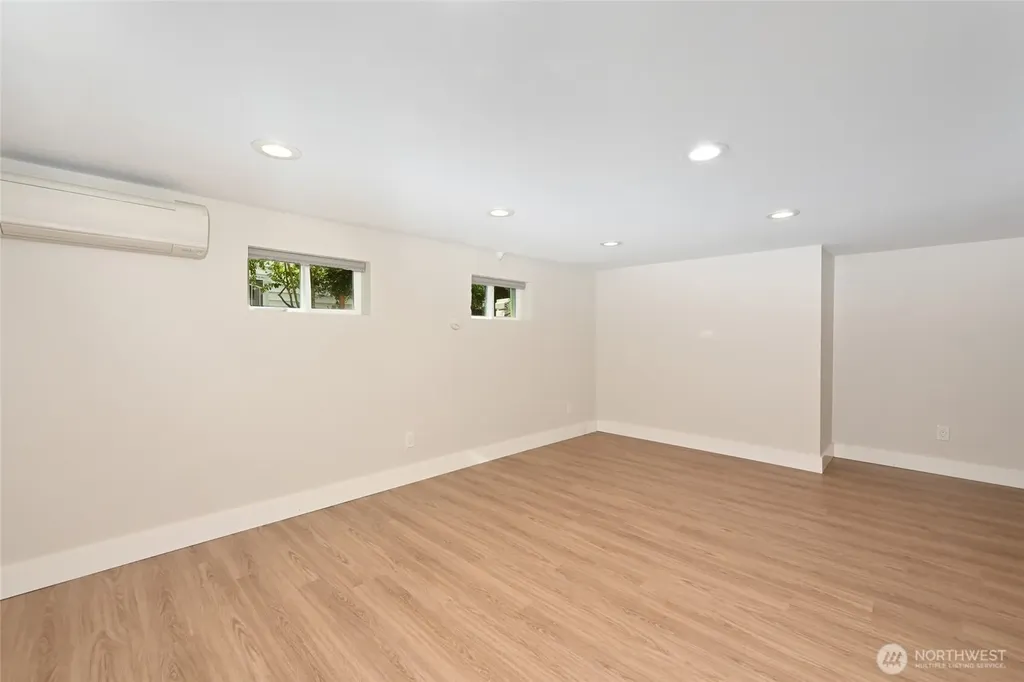 3216 24th Avenue W Seattle WA 98199