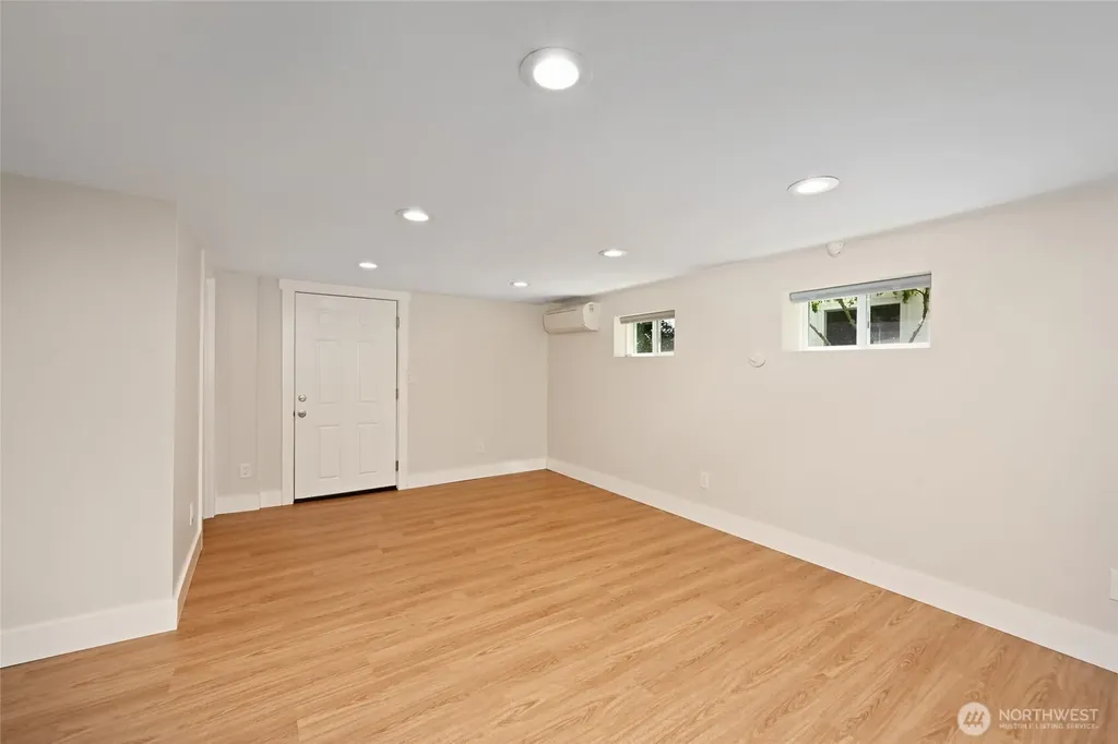 3216 24th Avenue W Seattle WA 98199