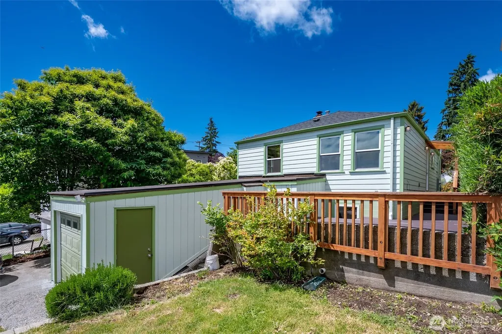 3216 24th Avenue W Seattle WA 98199