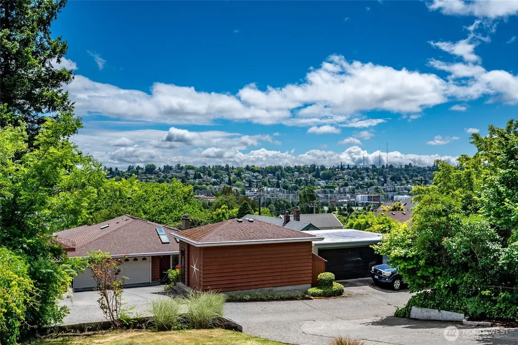 3216 24th Avenue W Seattle WA 98199