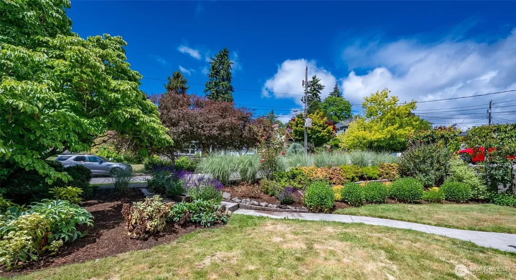 3216 24th Avenue W Seattle WA 98199