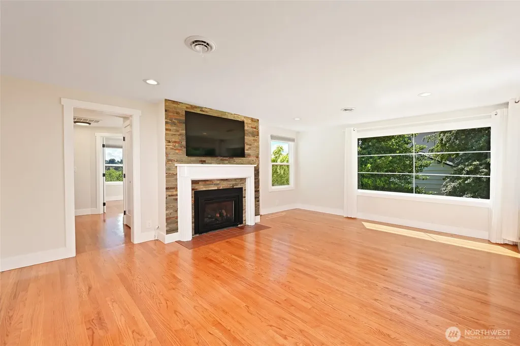 3216 24th Avenue W Seattle WA 98199