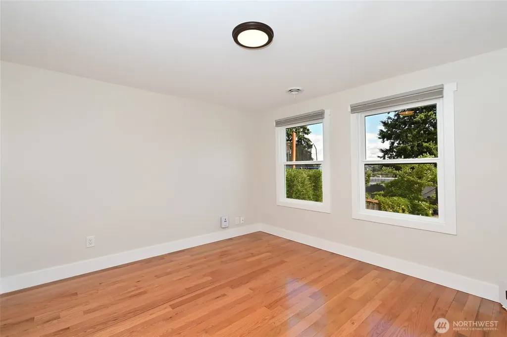 3216 24th Avenue W Seattle WA 98199