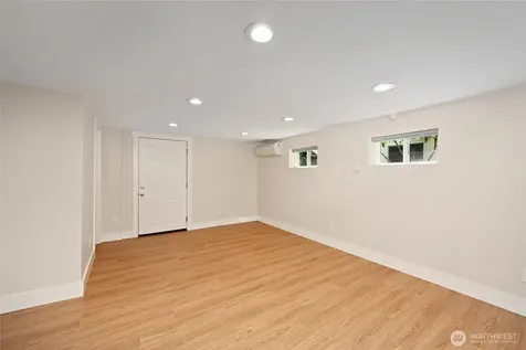 3216 24th Avenue W Seattle WA 98199