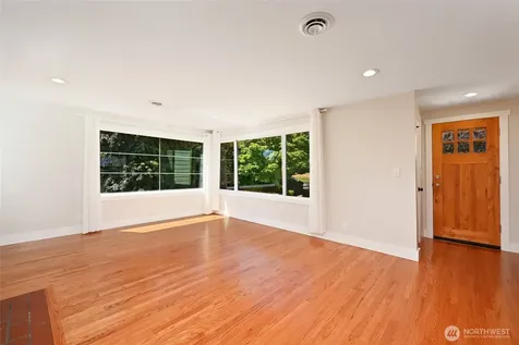 3216 24th Avenue W Seattle WA 98199