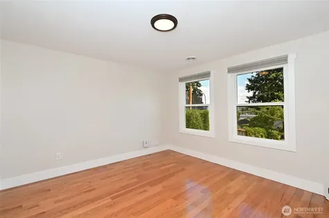 3216 24th Avenue W Seattle WA 98199