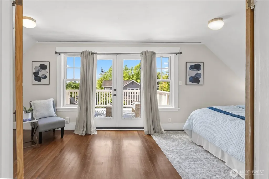 1601 10th Avenue W Seattle WA 98119