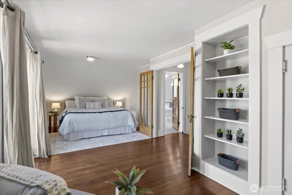 1601 10th Avenue W Seattle WA 98119