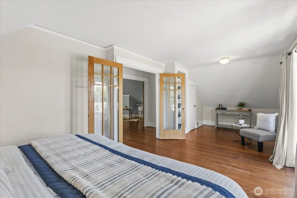 1601 10th Avenue W Seattle WA 98119
