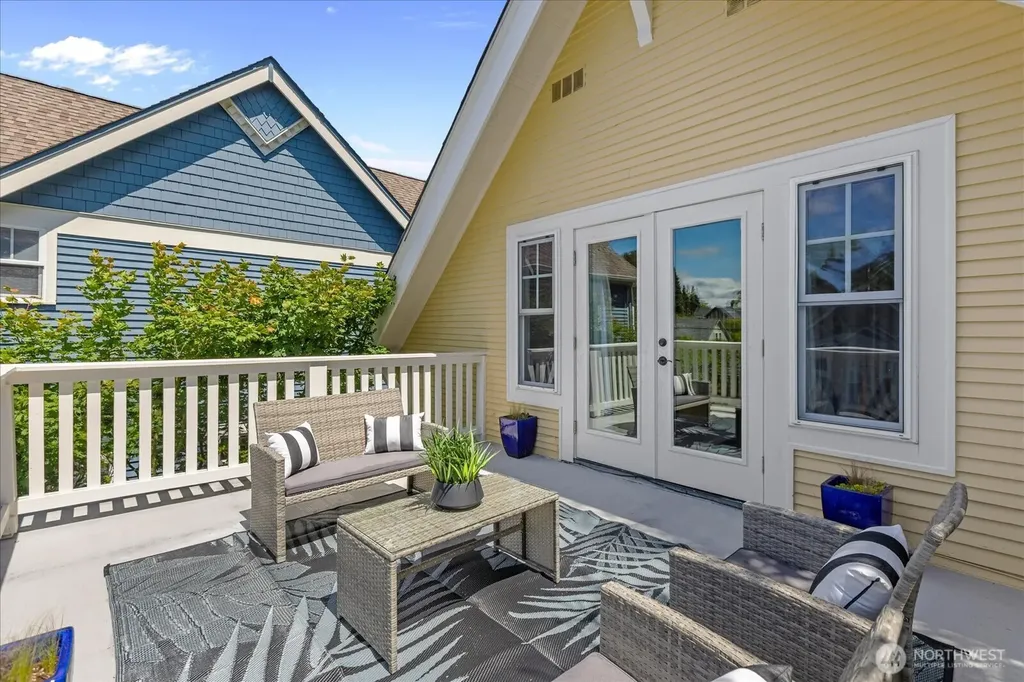 1601 10th Avenue W Seattle WA 98119
