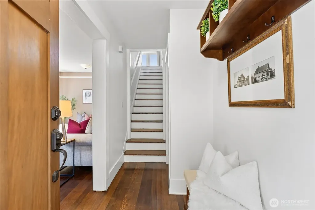 1601 10th Avenue W Seattle WA 98119