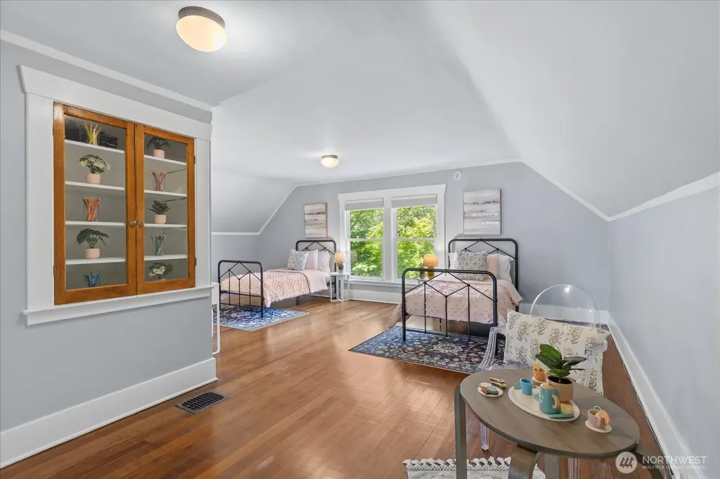 1601 10th Avenue W Seattle WA 98119