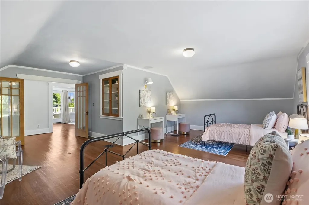 1601 10th Avenue W Seattle WA 98119
