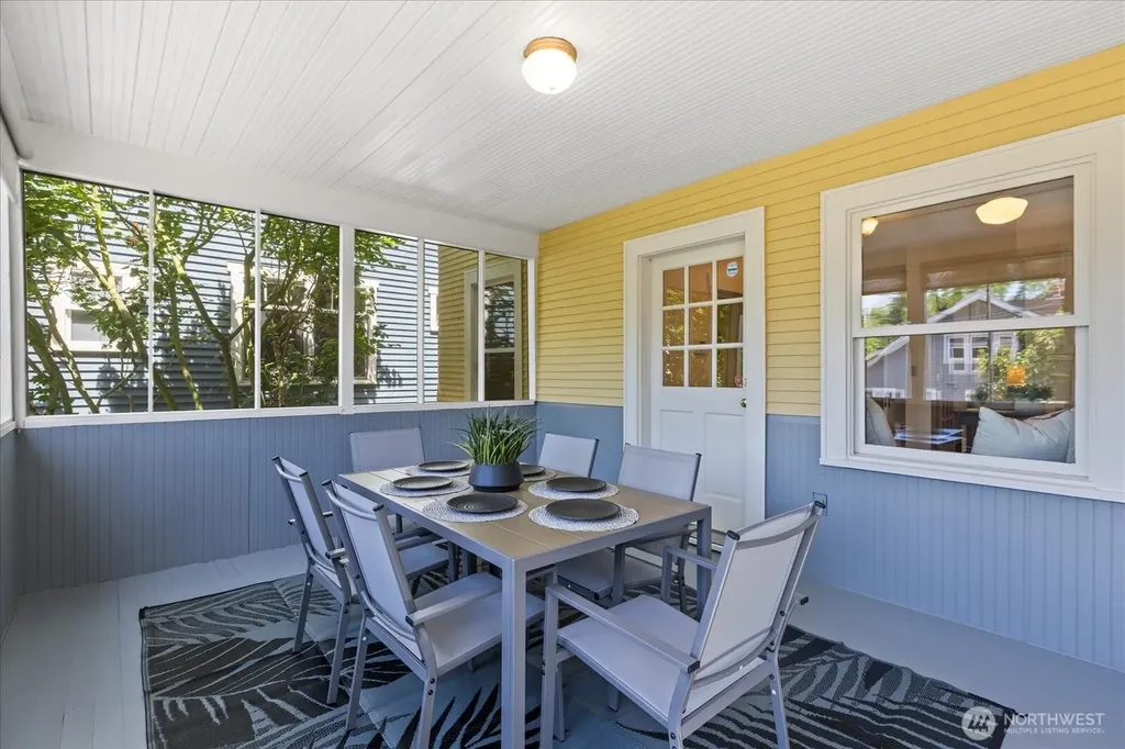 1601 10th Avenue W Seattle WA 98119