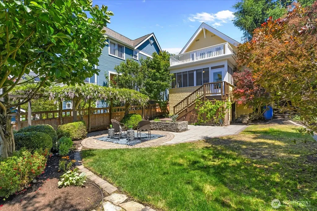 1601 10th Avenue W Seattle WA 98119
