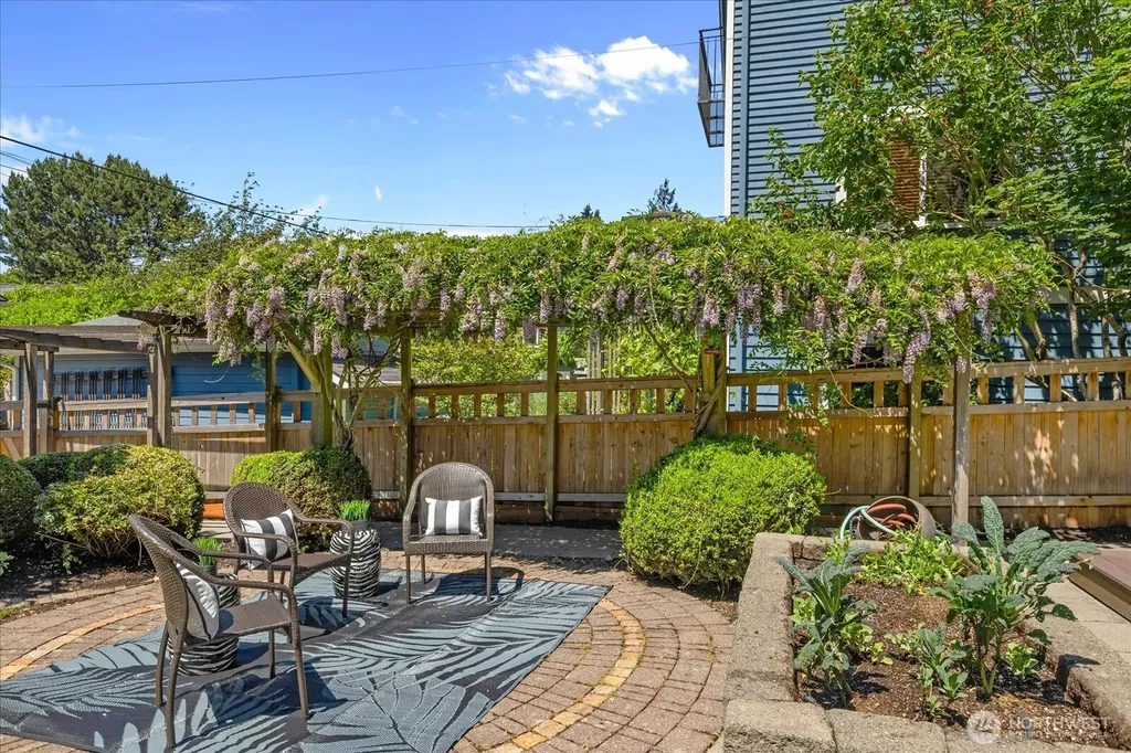 1601 10th Avenue W Seattle WA 98119