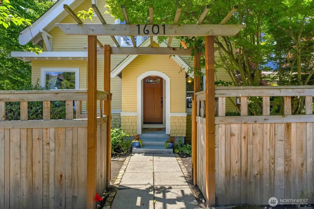 1601 10th Avenue W Seattle WA 98119
