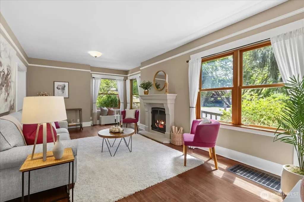1601 10th Avenue W Seattle WA 98119