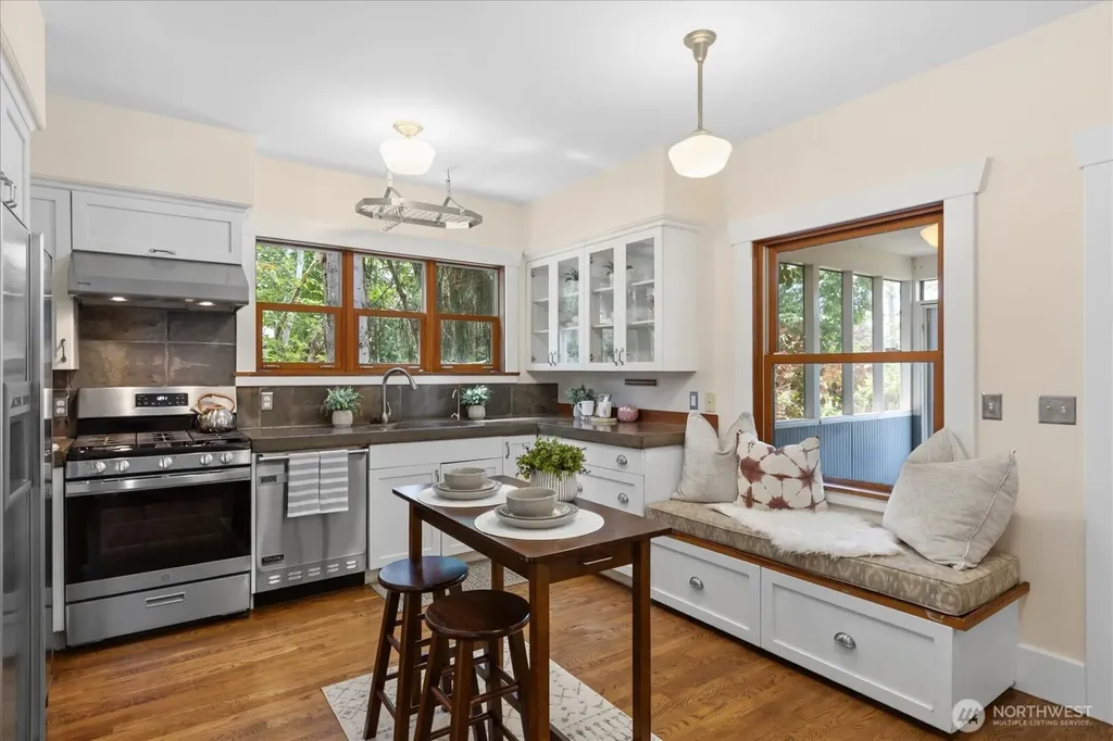1601 10th Avenue W Seattle WA 98119