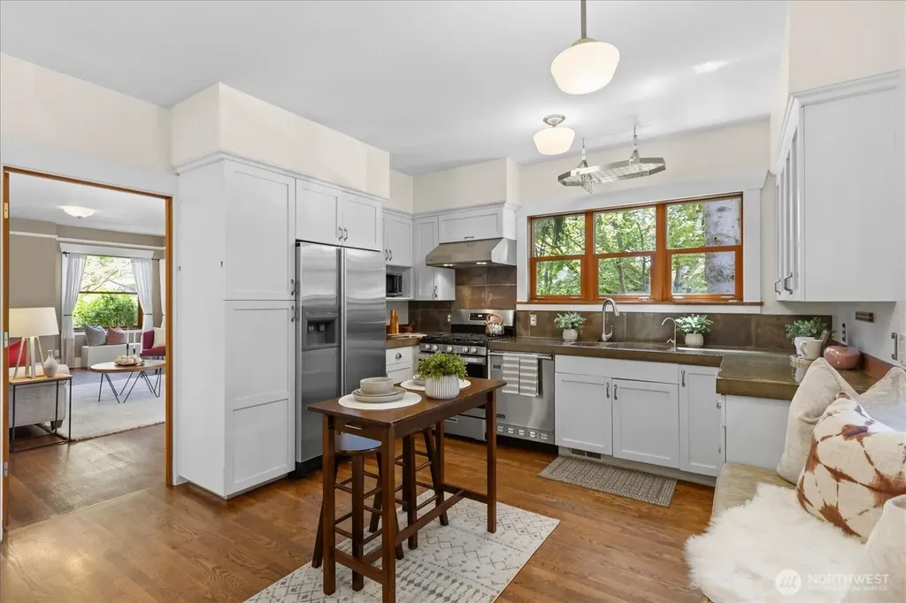 1601 10th Avenue W Seattle WA 98119