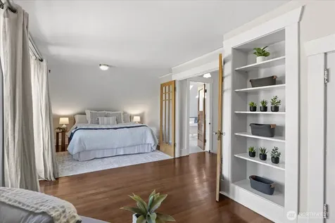 1601 10th Avenue W Seattle WA 98119