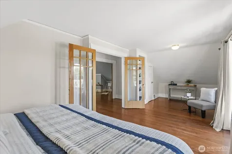 1601 10th Avenue W Seattle WA 98119