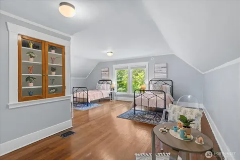 1601 10th Avenue W Seattle WA 98119