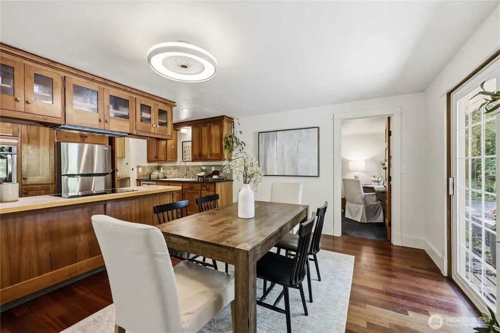 8883 NE Wardwell Road Bainbridge Island WA 98110