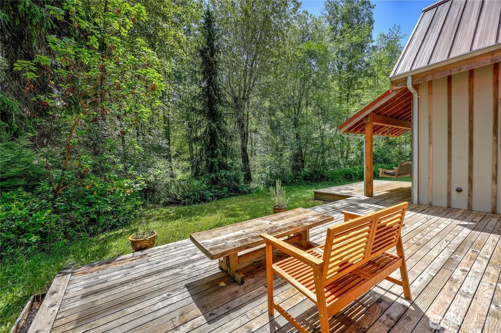 8883 NE Wardwell Road Bainbridge Island WA 98110