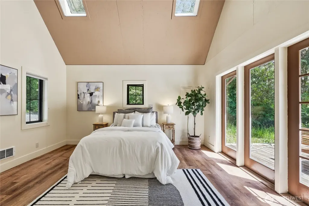 8883 NE Wardwell Road Bainbridge Island WA 98110