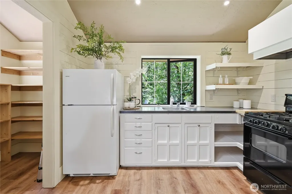 8883 NE Wardwell Road Bainbridge Island WA 98110