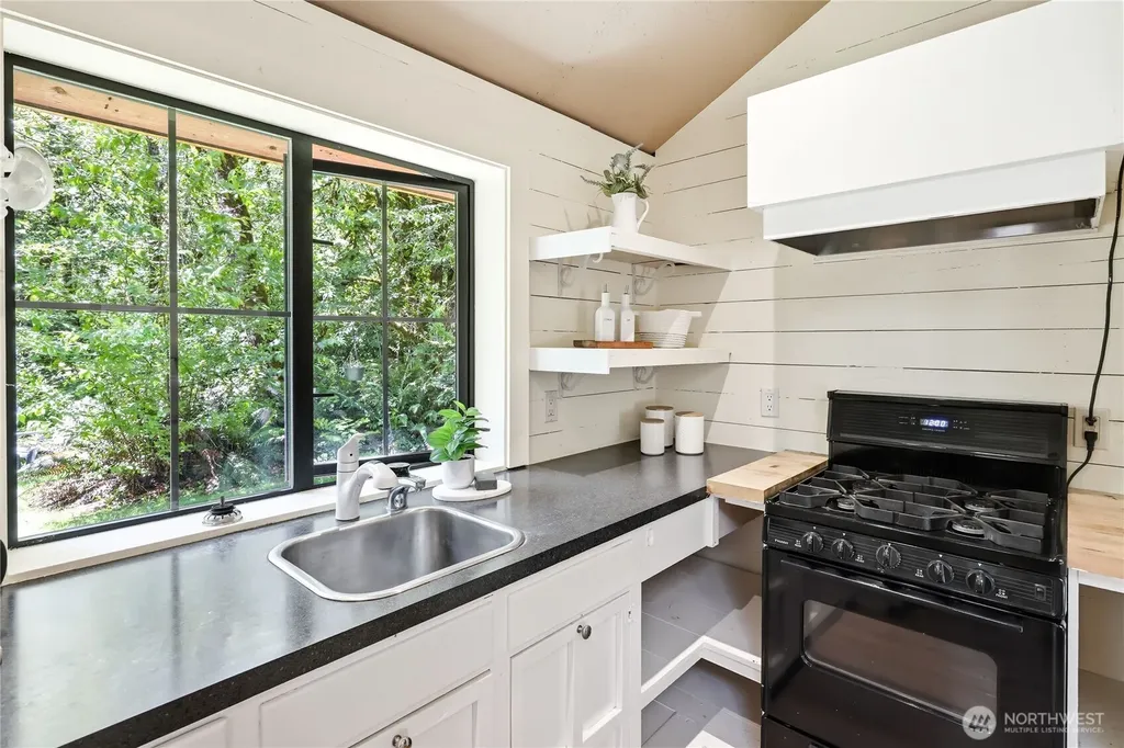 8883 NE Wardwell Road Bainbridge Island WA 98110