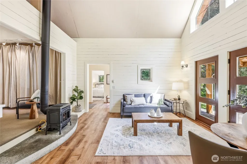 8883 NE Wardwell Road Bainbridge Island WA 98110