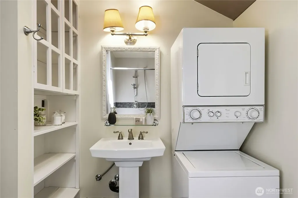 8883 NE Wardwell Road Bainbridge Island WA 98110
