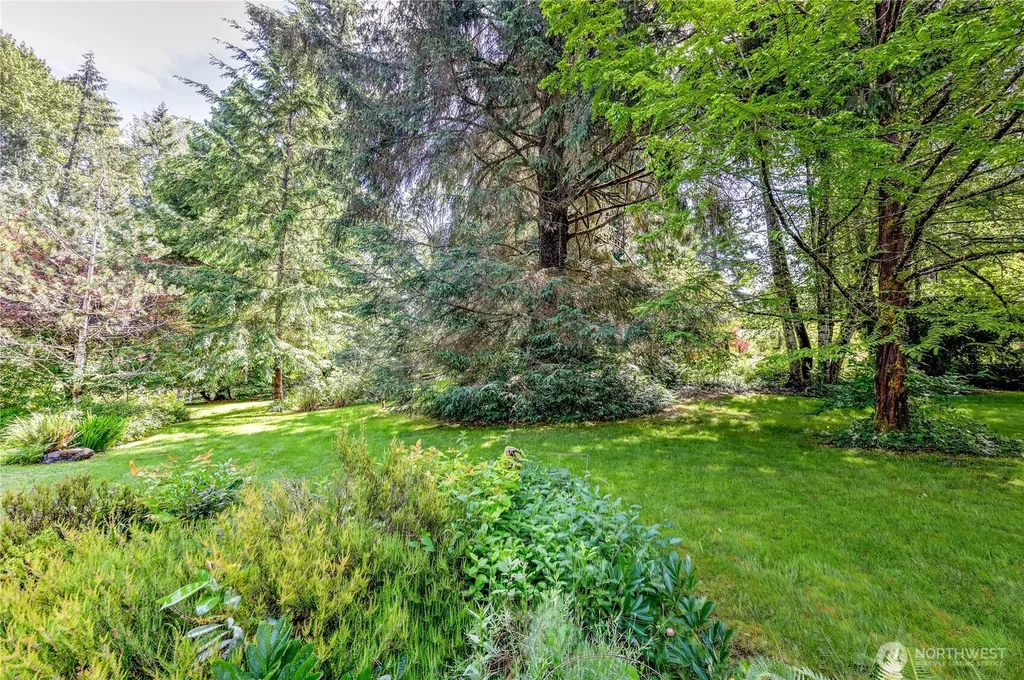8883 NE Wardwell Road Bainbridge Island WA 98110