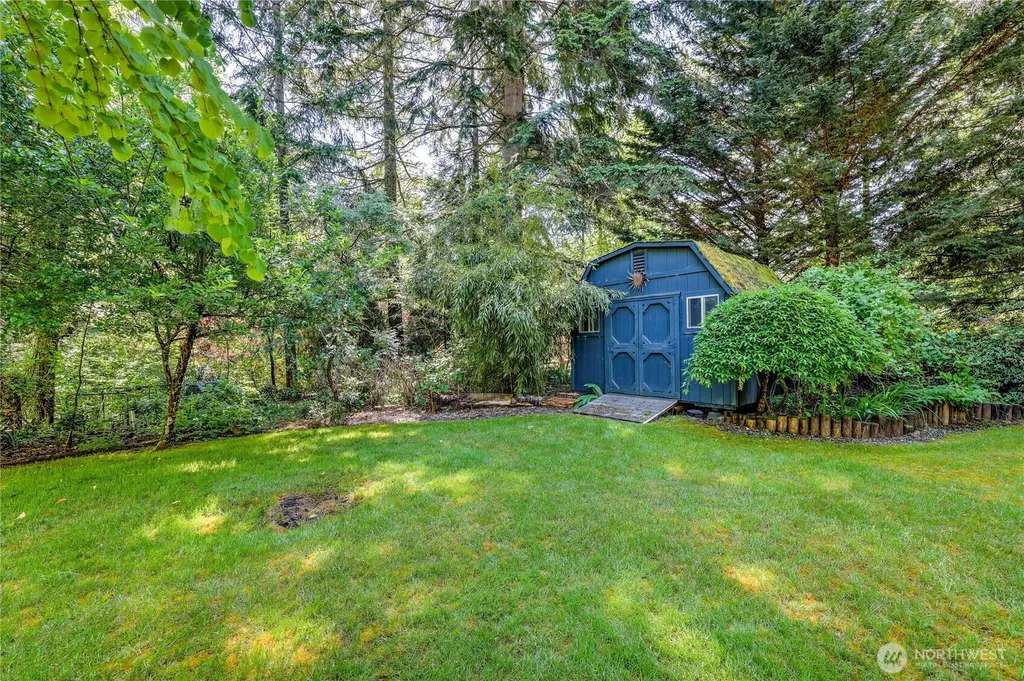 8883 NE Wardwell Road Bainbridge Island WA 98110