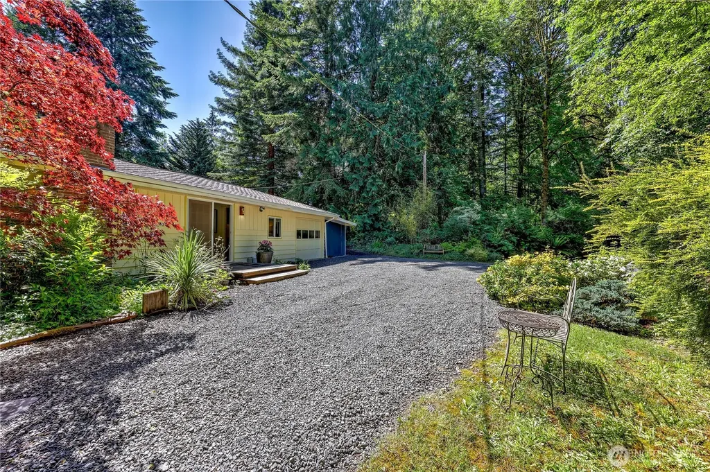 8883 NE Wardwell Road Bainbridge Island WA 98110