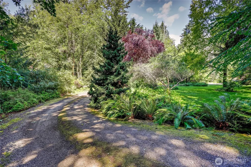 8883 NE Wardwell Road Bainbridge Island WA 98110