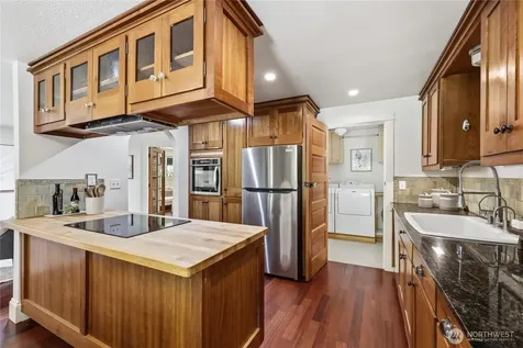 8883 NE Wardwell Road Bainbridge Island WA 98110