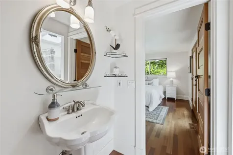 8883 NE Wardwell Road Bainbridge Island WA 98110