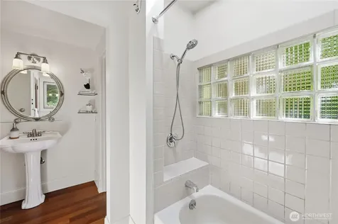 8883 NE Wardwell Road Bainbridge Island WA 98110