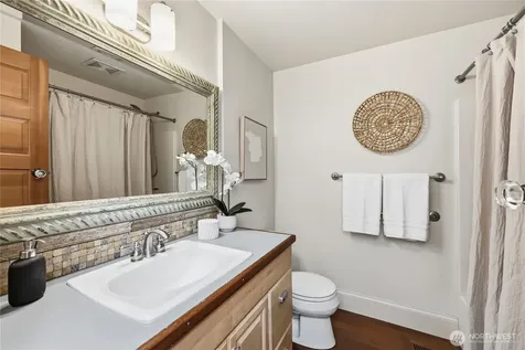 8883 NE Wardwell Road Bainbridge Island WA 98110