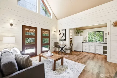 8883 NE Wardwell Road Bainbridge Island WA 98110
