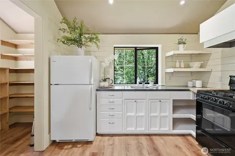 8883 NE Wardwell Road Bainbridge Island WA 98110