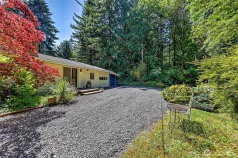 8883 NE Wardwell Road Bainbridge Island WA 98110