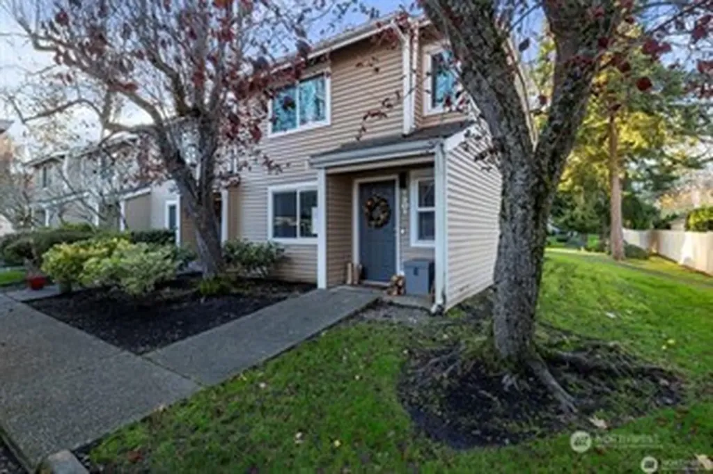 23707 13th Place S Des Moines WA 98198