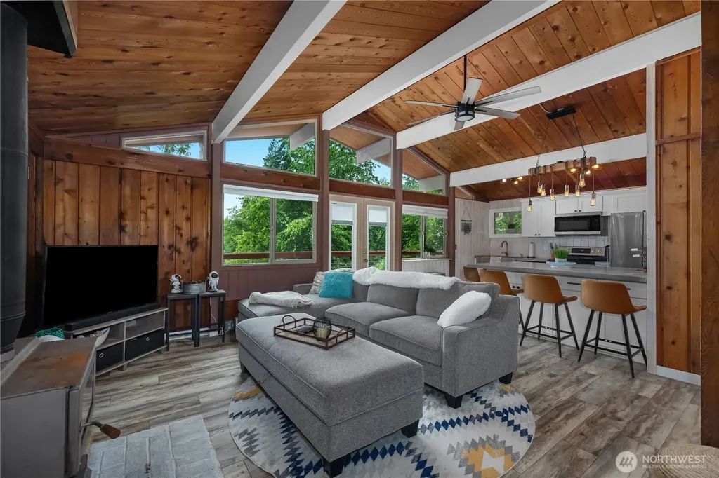 381 E Soundview Drive Shelton WA 98584