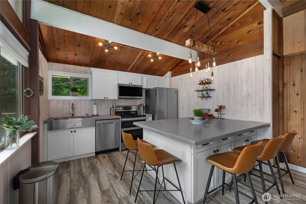 381 E Soundview Drive Shelton WA 98584